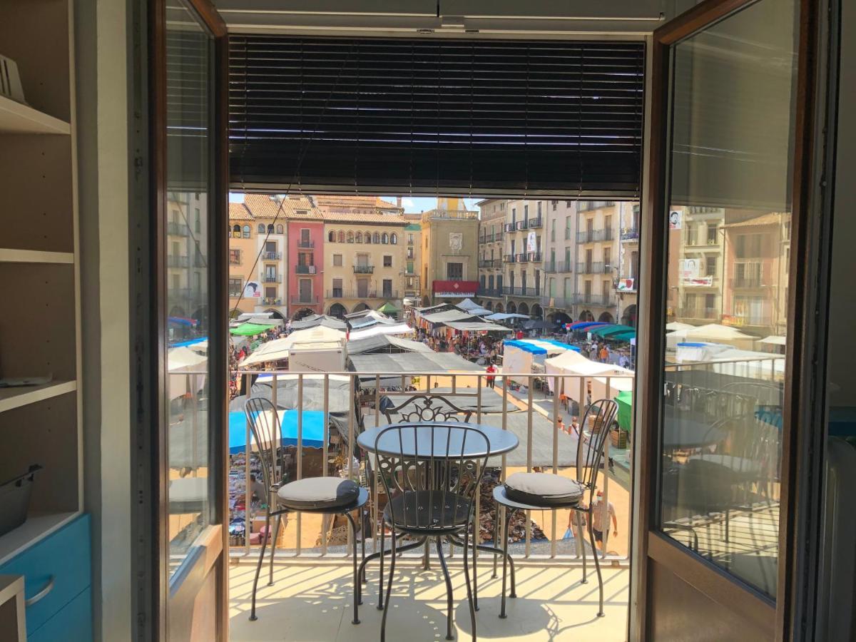 Apartaments Vicus 3 Con Vistas A La Plaza Mayor De Vic Exteriör bild