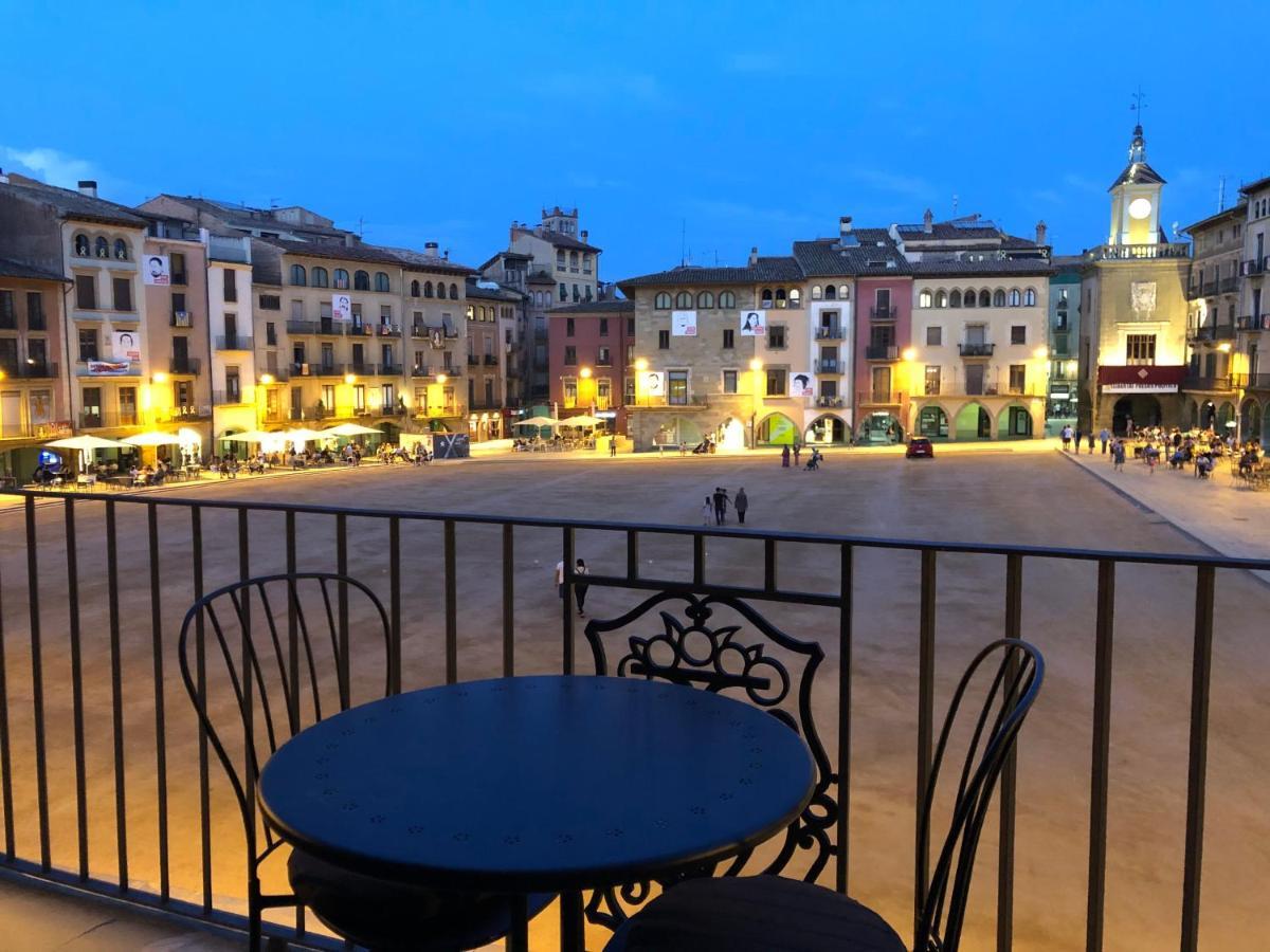 Apartaments Vicus 3 Con Vistas A La Plaza Mayor De Vic Exteriör bild