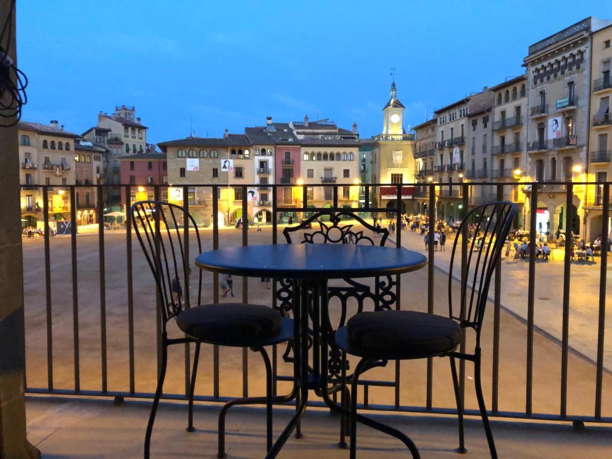 Apartaments Vicus 3 Con Vistas A La Plaza Mayor De Vic Exteriör bild