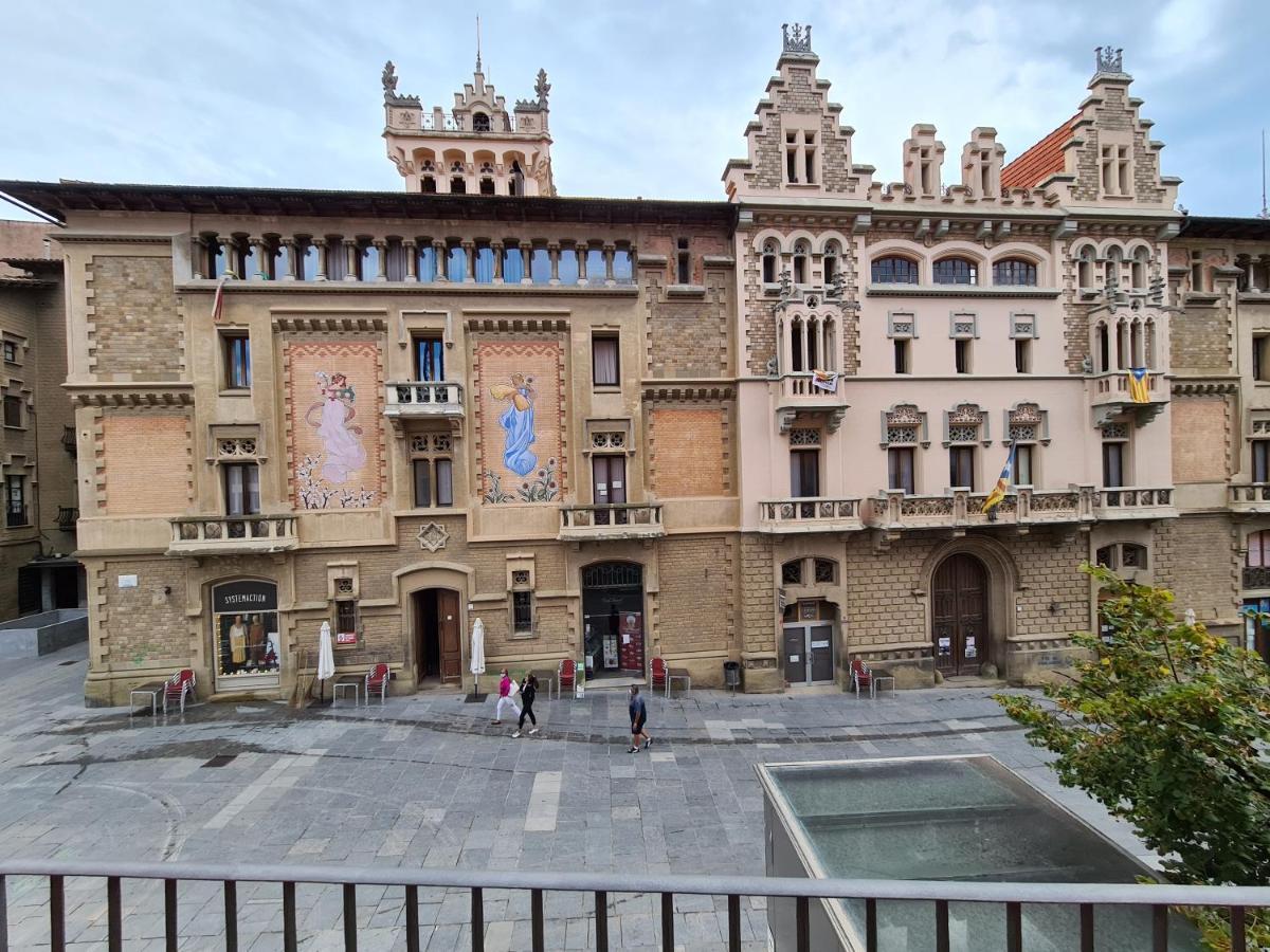 Apartaments Vicus 3 Con Vistas A La Plaza Mayor De Vic Exteriör bild